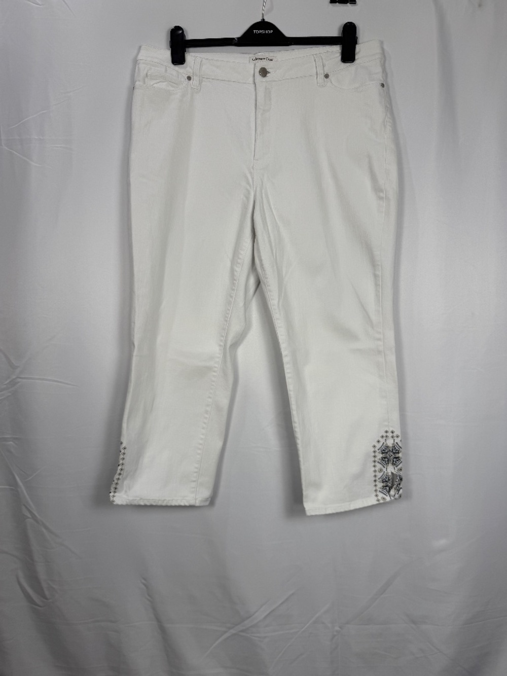 COLDDWATER CREEK: Mid Rise Natural Fit Embroidered Capris - White
